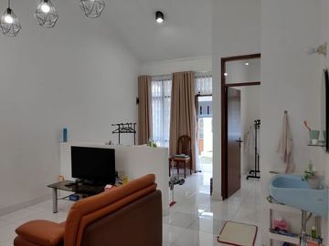 rumah 1,5 lantai murah bagus cantik Kopo permai Bandung