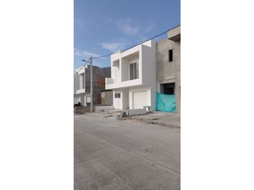 SE VENDE CASA DE DOS PISOS EN LA ZONA ORIENTE DE MONTERIA