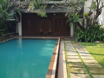 Disewakan Rumah Gaya Tropical Di Dalam Komplek Perumahan Kemang - Antasari