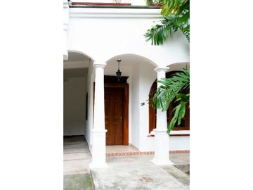 CASA EN VENTA EN OBARRIO - SEMICOMERCIAL