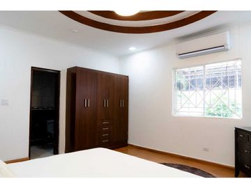 CASA EN VENTA EN OBARRIO - SEMICOMERCIAL