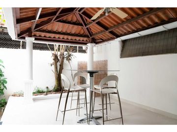CASA EN VENTA EN OBARRIO - SEMICOMERCIAL