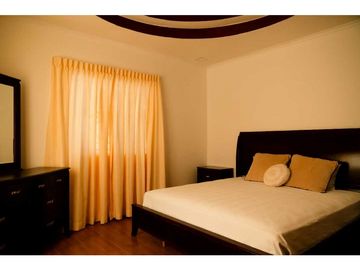 CASA EN VENTA EN OBARRIO - SEMICOMERCIAL