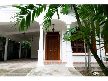 CASA EN VENTA EN OBARRIO - SEMICOMERCIAL
