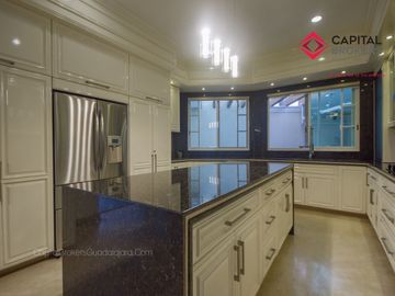 Casa en Venta Dentro de Coto Zapopan Lujo Zona Andares
