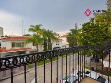 Casa en Venta Dentro de Coto Zapopan Lujo Zona Andares