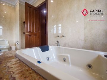 Casa en Venta Dentro de Coto Zapopan Lujo Zona Andares