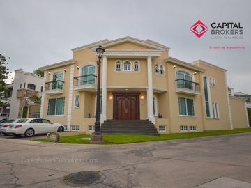 Casa en Venta Dentro de Coto Zapopan Lujo Zona Andares
