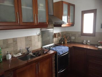 EXCELENTE CASA EN BANFIELD, IDEAL DOS FAMILIAS O PARA UNIFICAR.