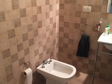 EXCELENTE CASA EN BANFIELD, IDEAL DOS FAMILIAS O PARA UNIFICAR.