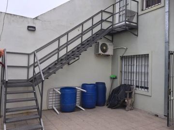 EXCELENTE CASA EN BANFIELD, IDEAL DOS FAMILIAS O PARA UNIFICAR.