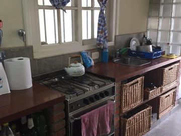 EXCELENTE CASA EN BANFIELD, IDEAL DOS FAMILIAS O PARA UNIFICAR.