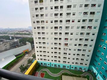 Apartemen green pramuka bulanan full furnish dan wifi ready