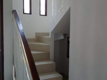 Rumah 2 lantai di Perum Paradise jalan Palagan km 7