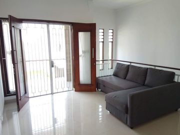 Rumah 2 lantai di Perum Paradise jalan Palagan km 7