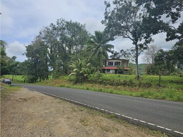 Se Vende Terreno Comercial de 233mt2 en Colón