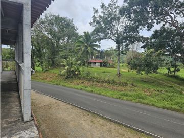 Se Vende Terreno Comercial de 233mt2 en Colón