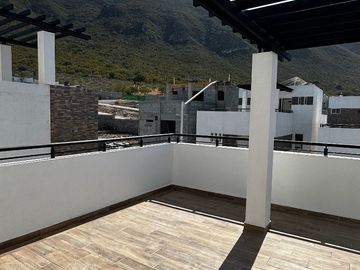 CASA  EN VENTA BALCONES SAN PATRICIO ESCOBEDO