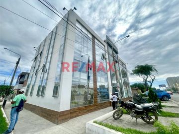 🏠 **Casa para Empresas en Venta - Chiclayo, Perú**

📍 Dirección: Panamérica 111, a sólo una cuadra de la Av Salaverry y del Óvalo Quiñones de Chicla