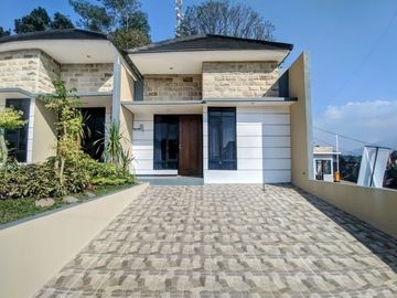 Jual Rumah Mewah di Semarang atas Jalan Lebar 10 meter