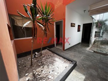 Vendo Hermosa Casa Amoblada En Condominio Moravia I, Km. 89.9 Panamericana Sur!!