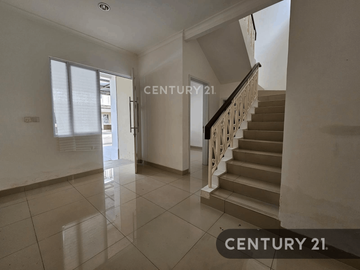 Rumah LT 90m Bagus Siap Huni Di Cluster South Thames JGC