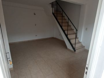Departamento Tipo Casa en venta en Lanus Este