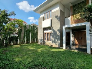 DIJUAL RUMAH LUAS, MODERN at Jl BANDUNG, MENTENG, JAKPUS