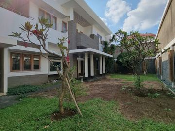 DIJUAL RUMAH LUAS, MODERN at Jl BANDUNG, MENTENG, JAKPUS