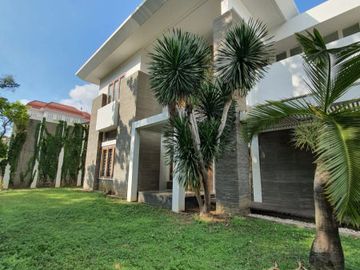 DIJUAL RUMAH LUAS, MODERN at Jl BANDUNG, MENTENG, JAKPUS