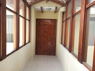 Venta de Casa Amoblada en Quito