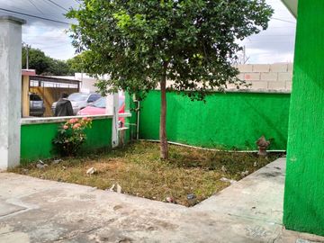 CASA EN VENTA EN MERIDA, EN ESQUINA, ZONA ORIENTE, FRAC. NUEVA PACAPTÚN