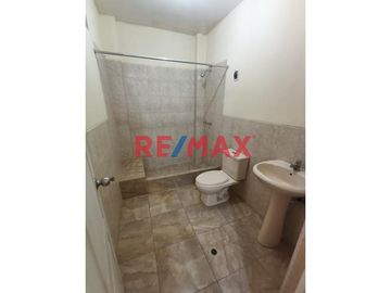 🏡 En venta: Acogedora Casa Urbana de 2 Pisos en Chiclayo 🌳

Ubicación privilegiada: Las Palmas II Etapa, frente al parque, donde la tranquilidad y l