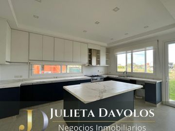 Casa en Venta 6 ambientes Barrio El Canton Norte a la laguna