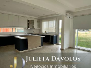 Casa en Venta 6 ambientes Barrio El Canton Norte a la laguna