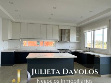 Casa en Venta 6 ambientes Barrio El Canton Norte a la laguna
