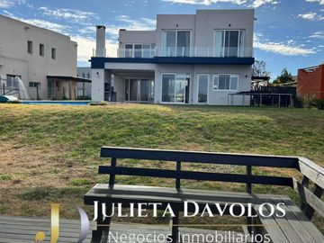 Casa en Venta 6 ambientes Barrio El Canton Norte a la laguna