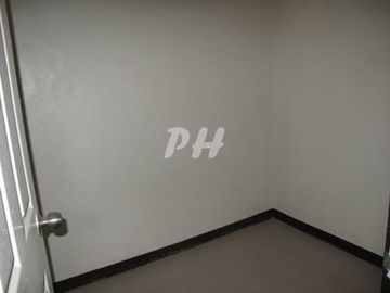 Comfy Townhouse in Fairview near Commonwealth Avenue PH901