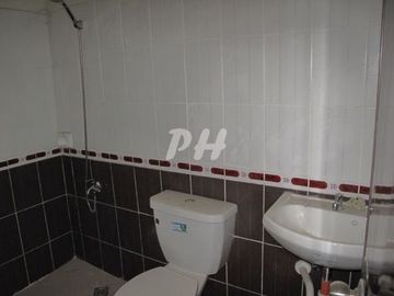 Comfy Townhouse in Fairview near Commonwealth Avenue PH901