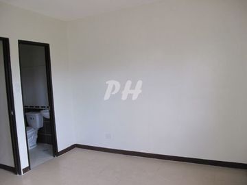 Comfy Townhouse in Fairview near Commonwealth Avenue PH901