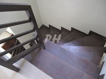 Comfy Townhouse in Fairview near Commonwealth Avenue PH901