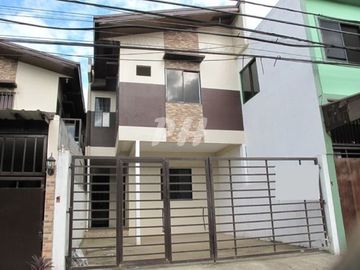 Comfy Townhouse in Fairview near Commonwealth Avenue PH901
