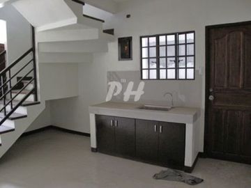 Comfy Townhouse in Fairview near Commonwealth Avenue PH901
