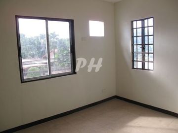 Comfy Townhouse in Fairview near Commonwealth Avenue PH901