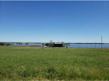 VENDO LOTES PUERTO MBIGUA - FRENTE AL RIO PARANA DESDE US$ 15.000