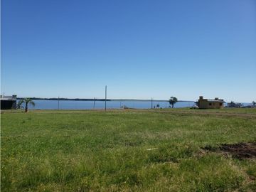 VENDO LOTES PUERTO MBIGUA - FRENTE AL RIO PARANA DESDE US$ 15.000