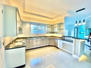 Fully Furnished House with 6 Bedroom for RENT in Angeles City