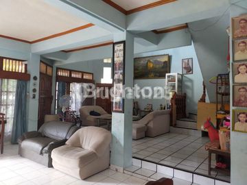 DI DEKAT AMBARUKMO DIJUAL KOST DAN RUMAH INDUK