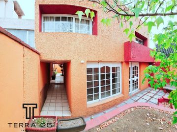 PRECIOSA CASA EN VIVEROS DE LA LOMA