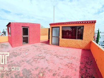 PRECIOSA CASA EN VIVEROS DE LA LOMA